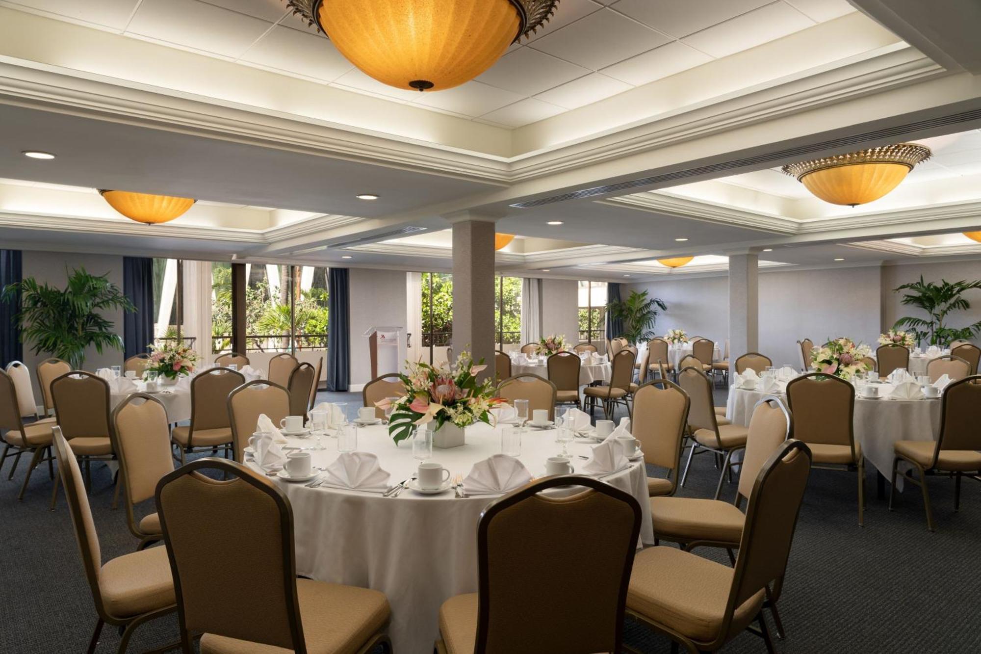 Waikiki Beach Marriott Resort & Spa Гонолулу Экстерьер фото