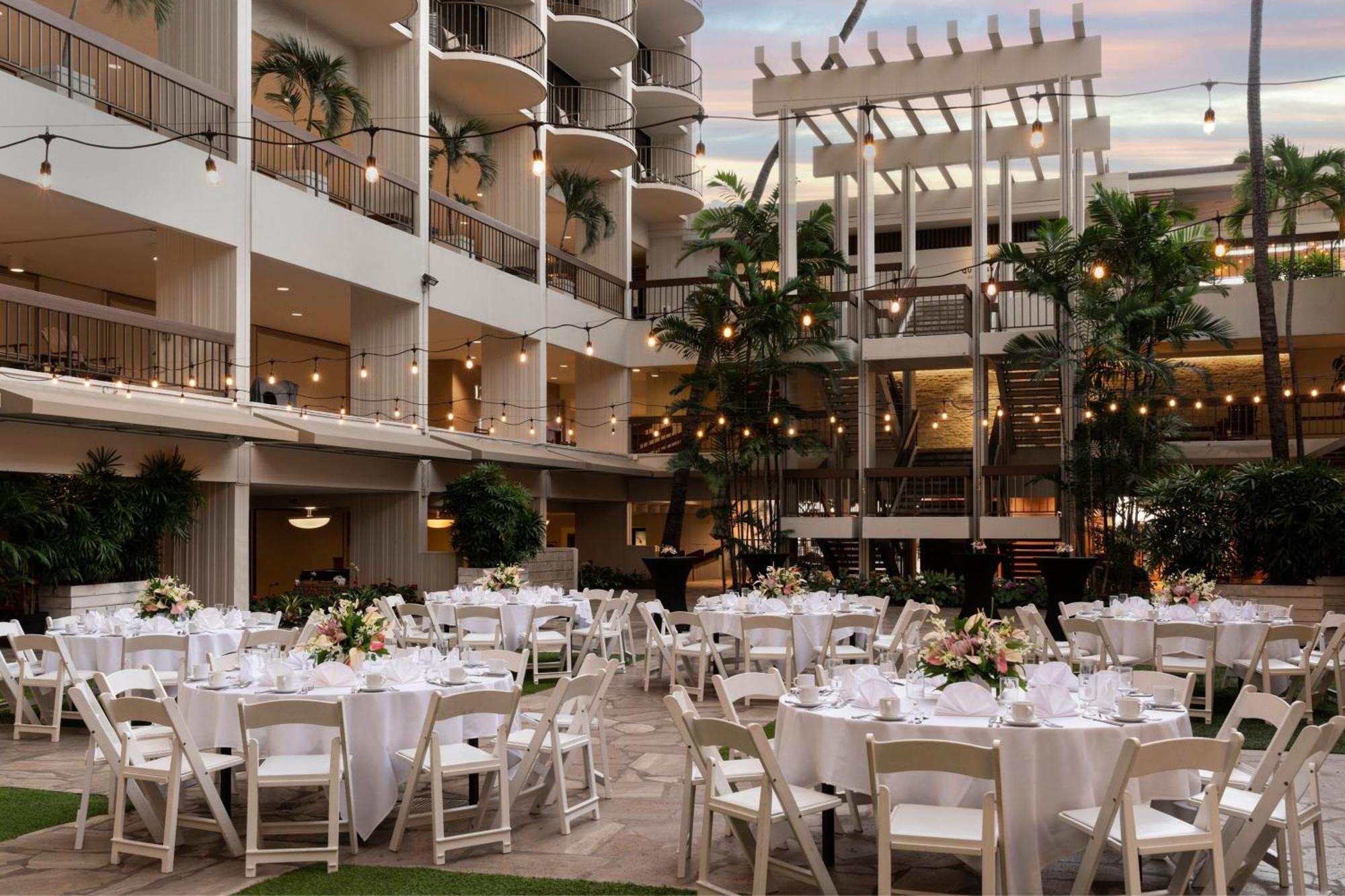 Waikiki Beach Marriott Resort & Spa Гонолулу Экстерьер фото